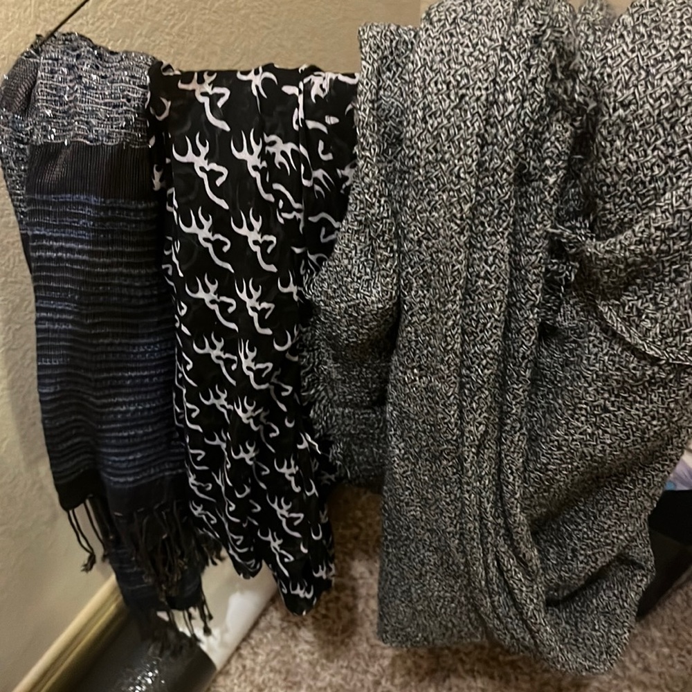 Multiple scarves